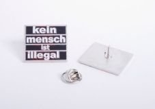 Metalpin "Kein Mensch ist illegal"